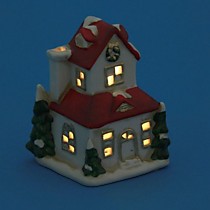 Дом со светящимися окнами